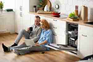 Free photo couple enjoying quality time at home