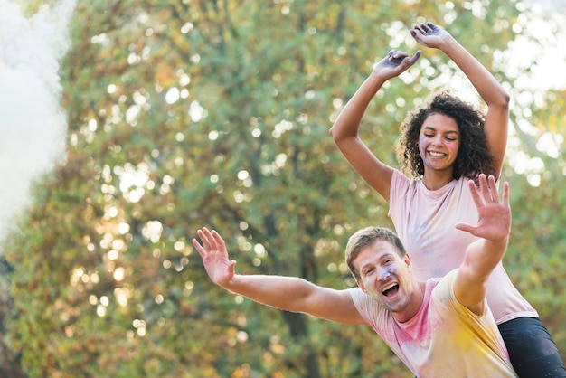 Free photo couple feeling free while posing at holi