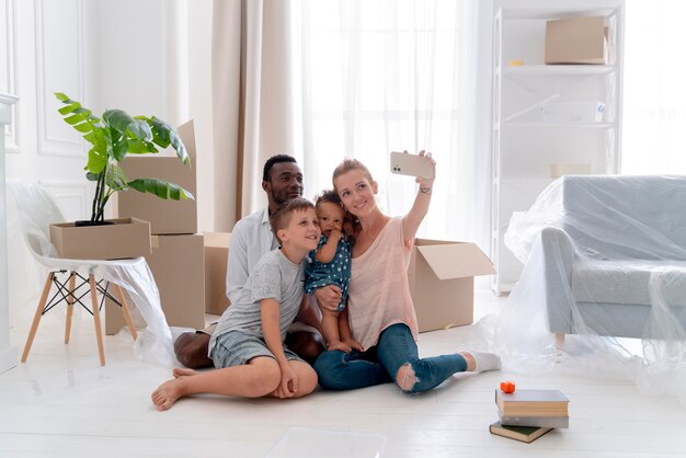 Couple getting ready to move with their children