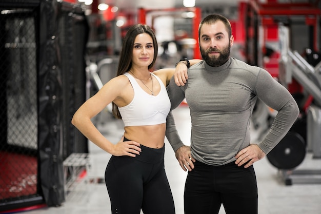 Free photo couple at gym