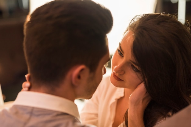 Free photo couple having dinner at a restaurant