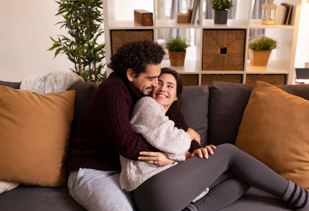 Free photo couple having fun at home