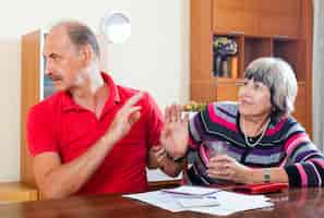 Free photo couple having quarrel over   documents