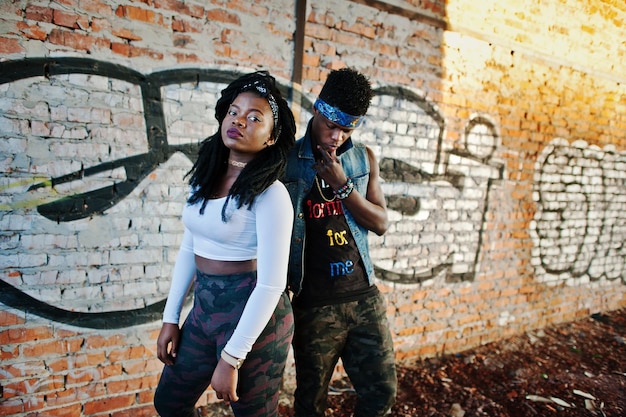 Free photo couple of hiphop afroamerican on undergraund