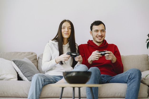 Free photo couple at home playing video games