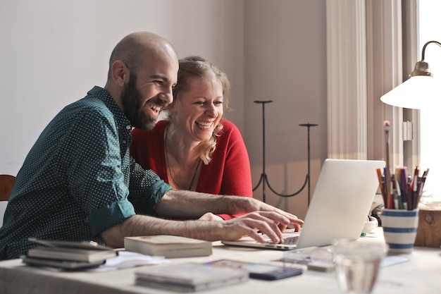 Free photo couple at home working on computer