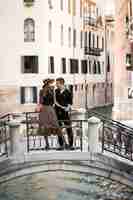 Free photo couple on a honeymoon in venice