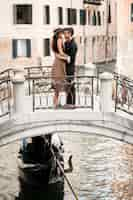 Free photo couple on a honeymoon in venice