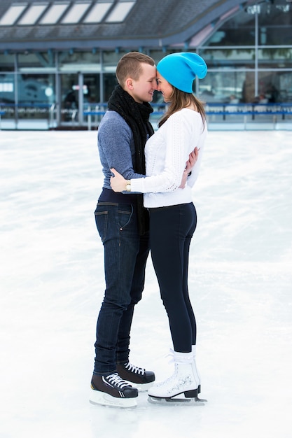 Free photo couple on the ice rink