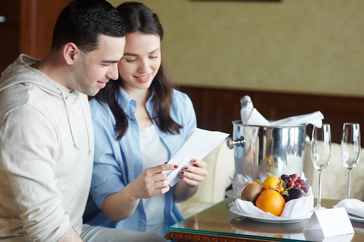 मुफ़्त फोटो couple living in hotel
