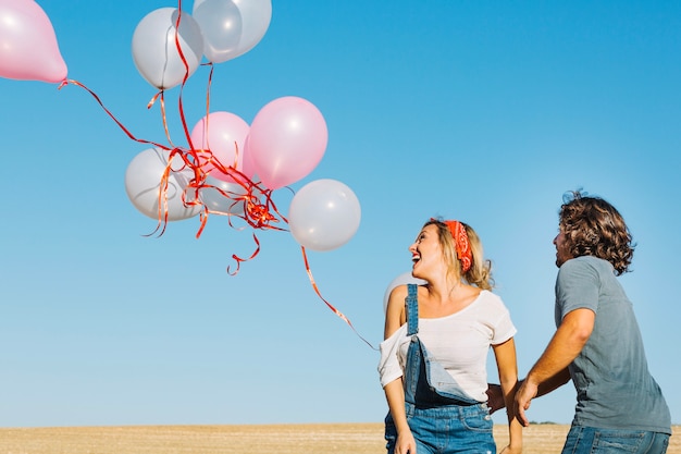 Free photo couple looking at released balloons