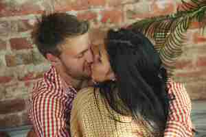 Free photo couple of lovers at home relaxing together.