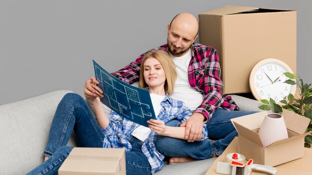 couple moving to a new house