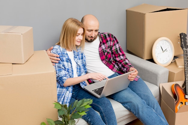 Free photo couple moving to a new house