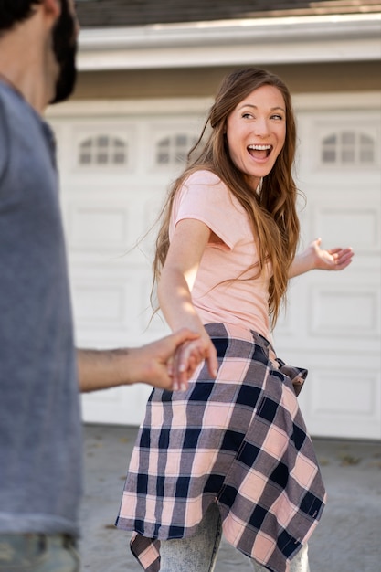 Free photo couple moving in new house