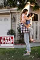 Free photo couple moving in new house