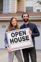 Free photo couple moving in new house