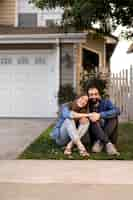 Free photo couple moving in new house