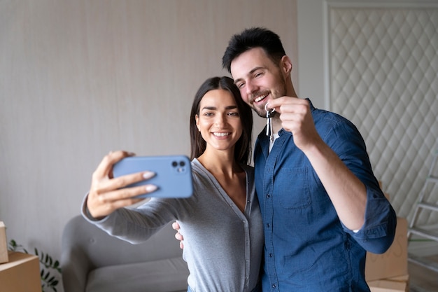 Free photo couple moving in their new home