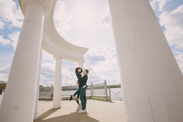 Free photo couple near river