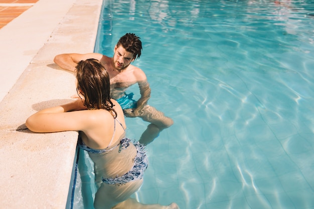 Free photo couple in pool talking