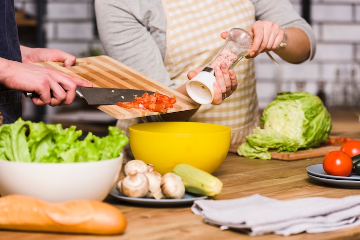 Free Photo couple preparing vegetable salad