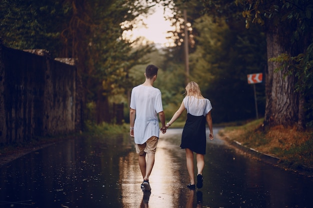 Free photo couple in the rain