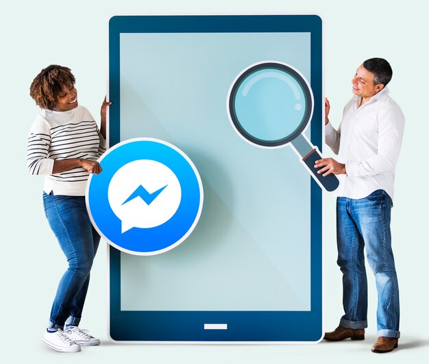 Пара ищет Facebook Messenger по телефону