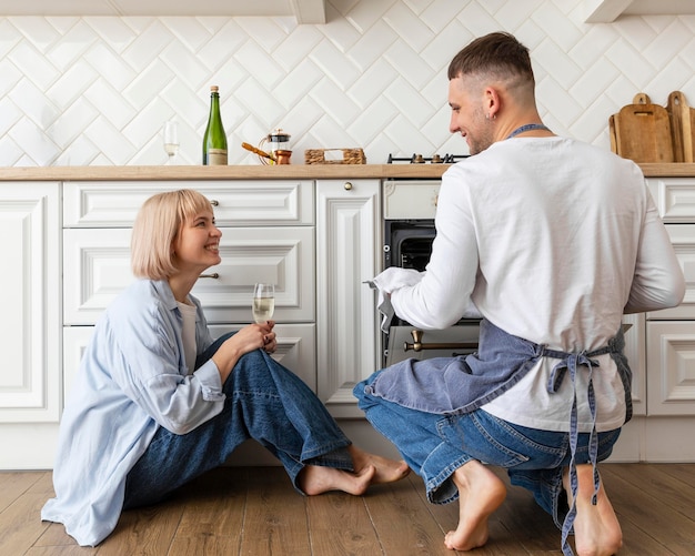 Foto gratuita coppia trascorrere del tempo di qualità insieme