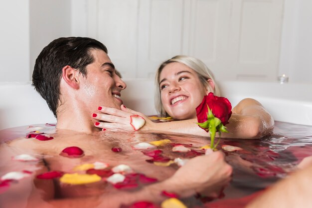 バレンタインの日に入浴カップル