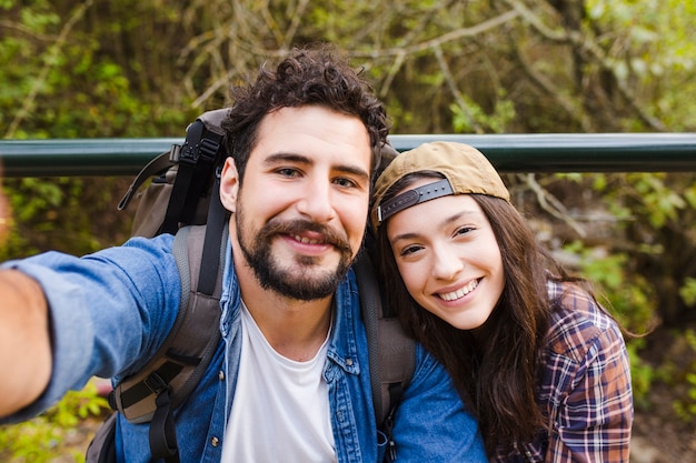 Free photo couple taking selfie while travelling