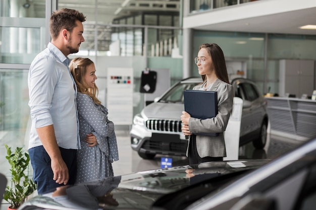 Free photo couple talking with a showroom agent