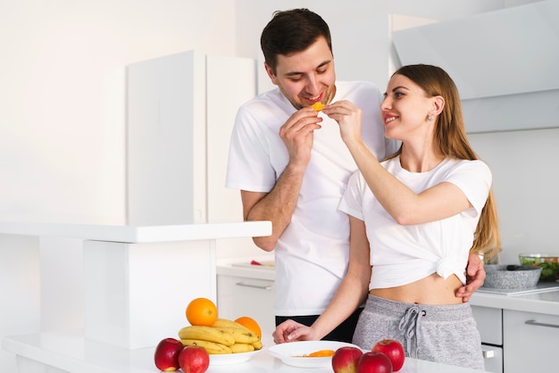 Free photo couple tasting fruits