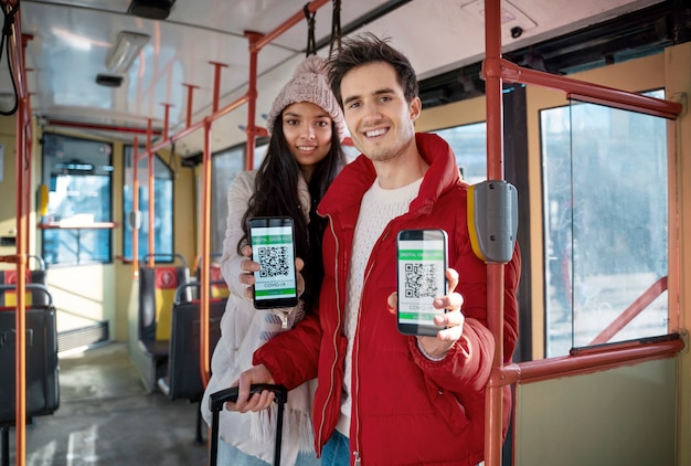 Free photo couple traveling with vaccination passports