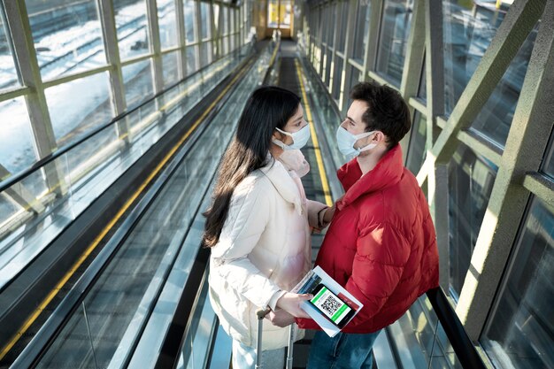 Couple traveling with vaccination passports