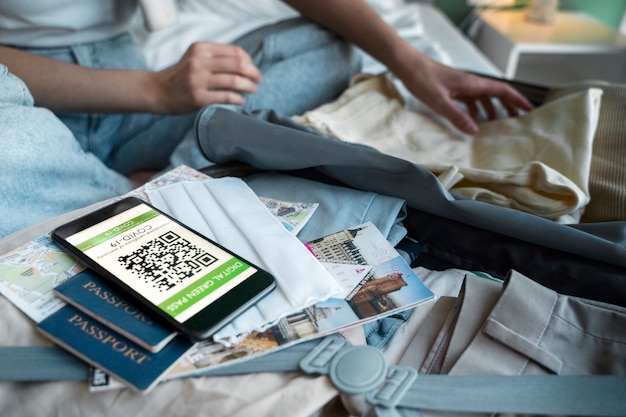 Free photo couple traveling with vaccination passports