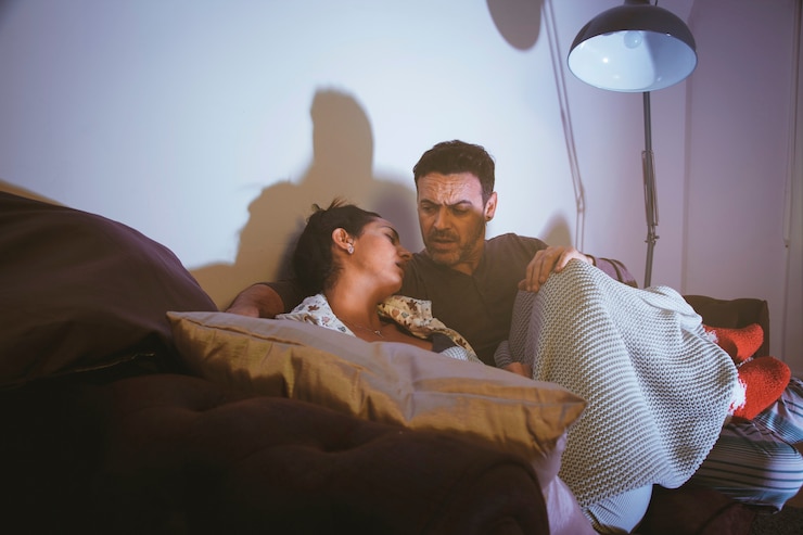 Free Photo couple watching a movie and looking at each other