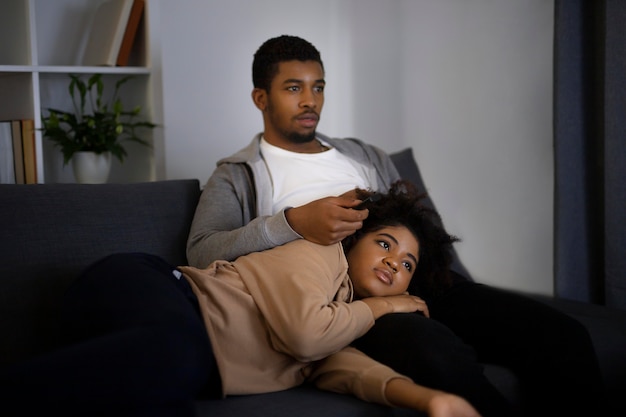 Free photo couple watching streaming service at home