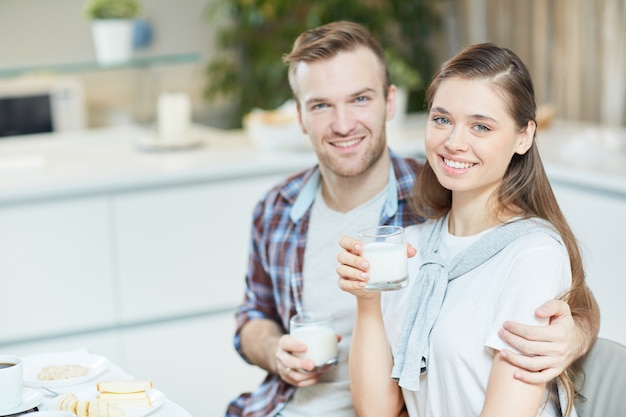 Free photo couple with milk