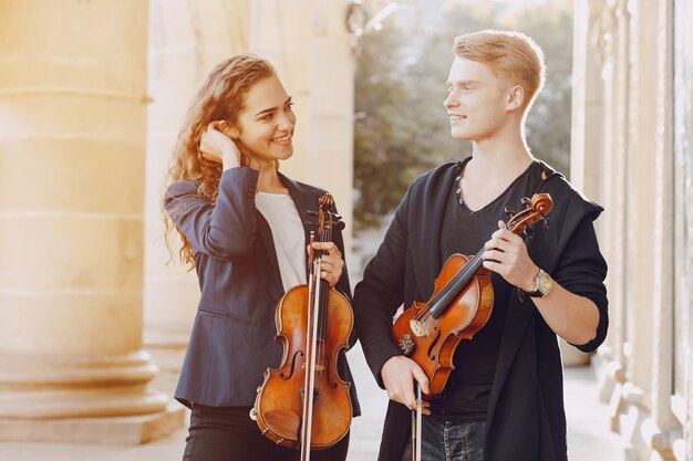 Free photo couple with violon