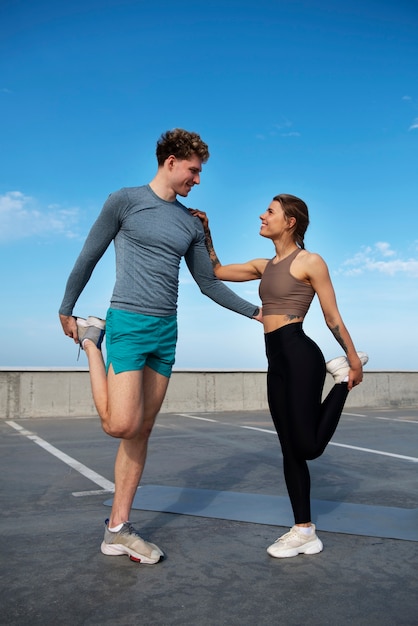 Free photo couple working out together outdoors