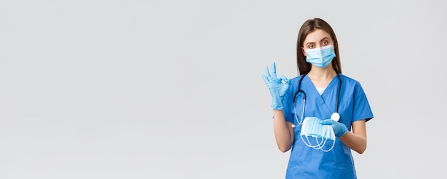 코비드 예방 바이러스 건강 의료 종사자 개념 전문 여성 간호사 또는 파란색 의사