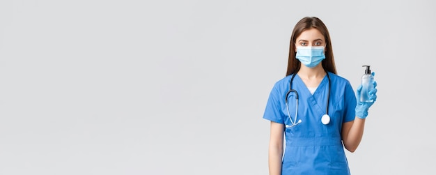 코비드 예방 바이러스 건강 의료 종사자 및 검역 개념 메디에 심각한 여성 간호사