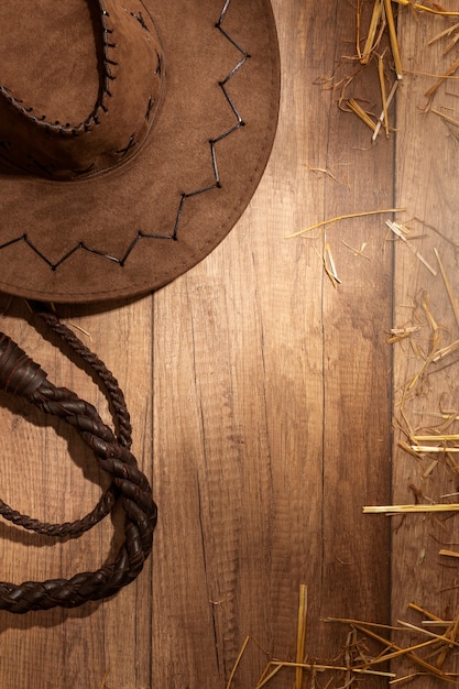 Foto gratuita ispirazione da cowboy con vista dall'alto del cappello