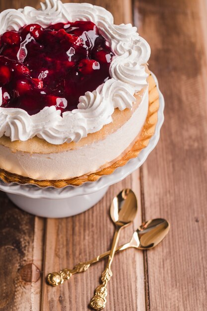 cozy cake with cherries and custard 