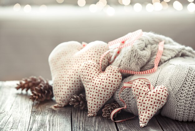 Free photo cozy composition on a wooden surface with decorative hearts