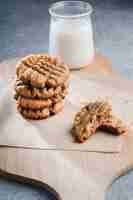 Free photo cozy still life with biscuits on table