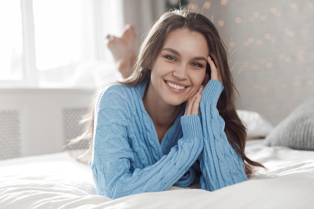 Free photo cozy young woman at home