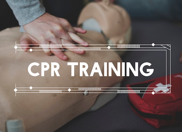 Free photo cpr training demonstration class emergency life  rescue