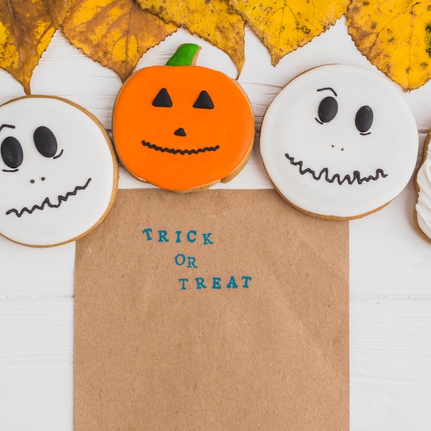 Free photo craft paper near halloween gingerbread and leaves